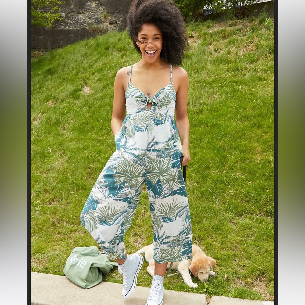 Aerie Green Leaf Print Tie Front Tropical Jumpsuit Size M